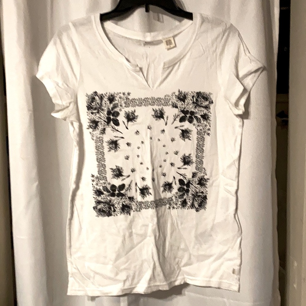 Levi’s T-shirt Women’s Size Large